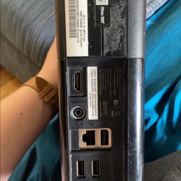 I’m selling a Xbox 360 it’s in working condition I’ve had it for abt a year